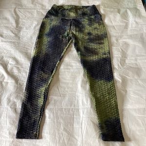 MitaOGirl Armygreen & Black size medium leggings